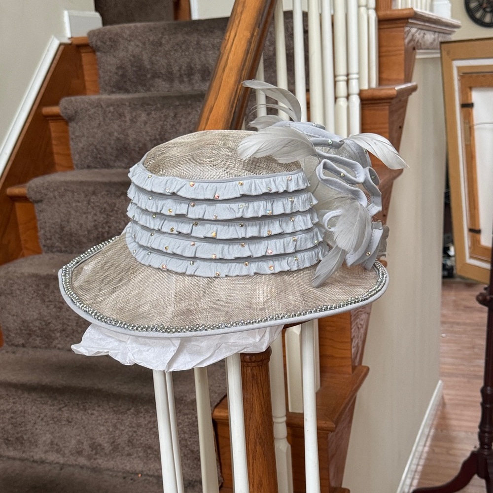ML Studio Chic Beige and Gray Women's Hat with Feather Detail